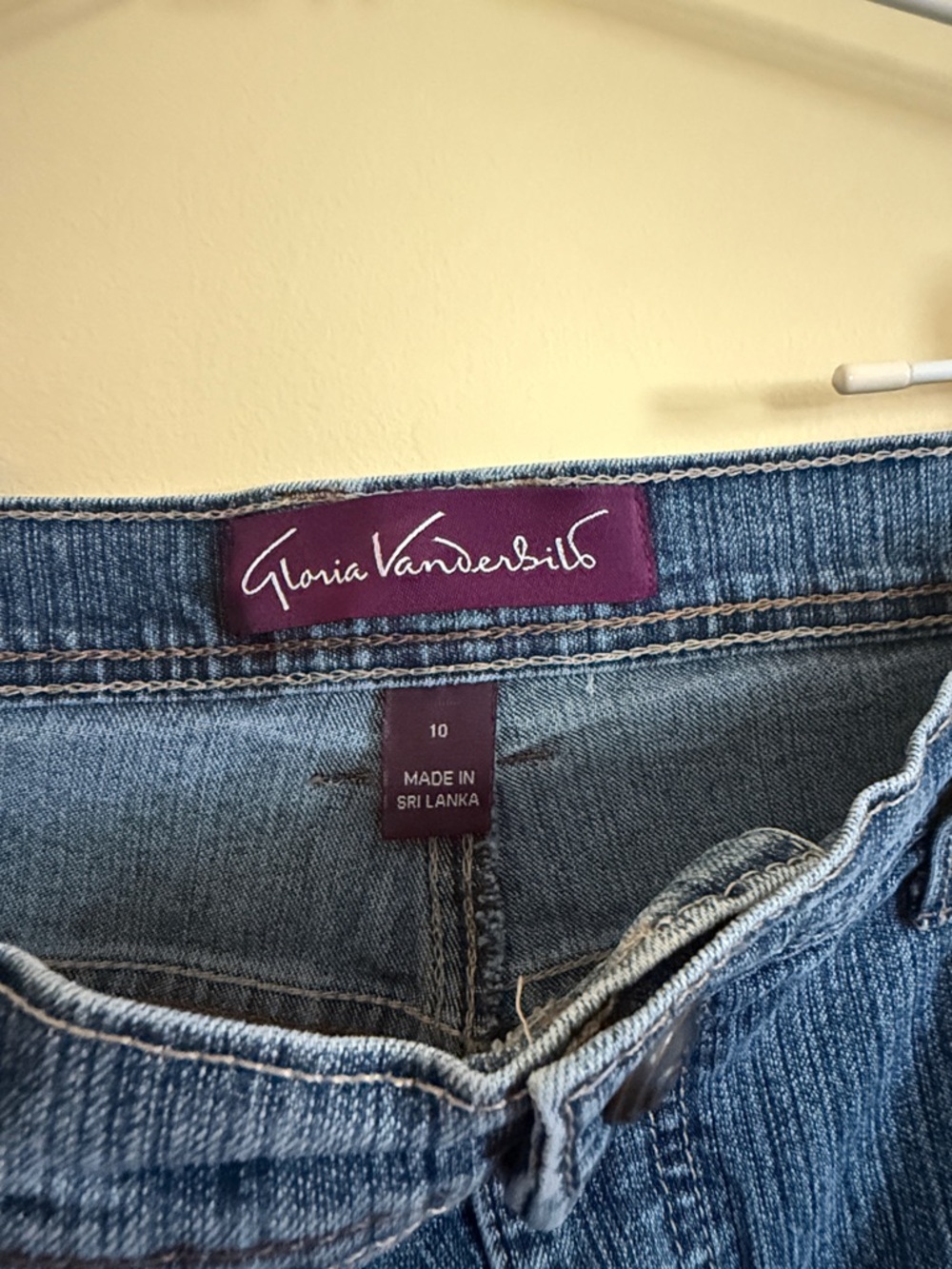 Gloria Vanderbilt Women’s Short Jeans - Picture 2 of 9